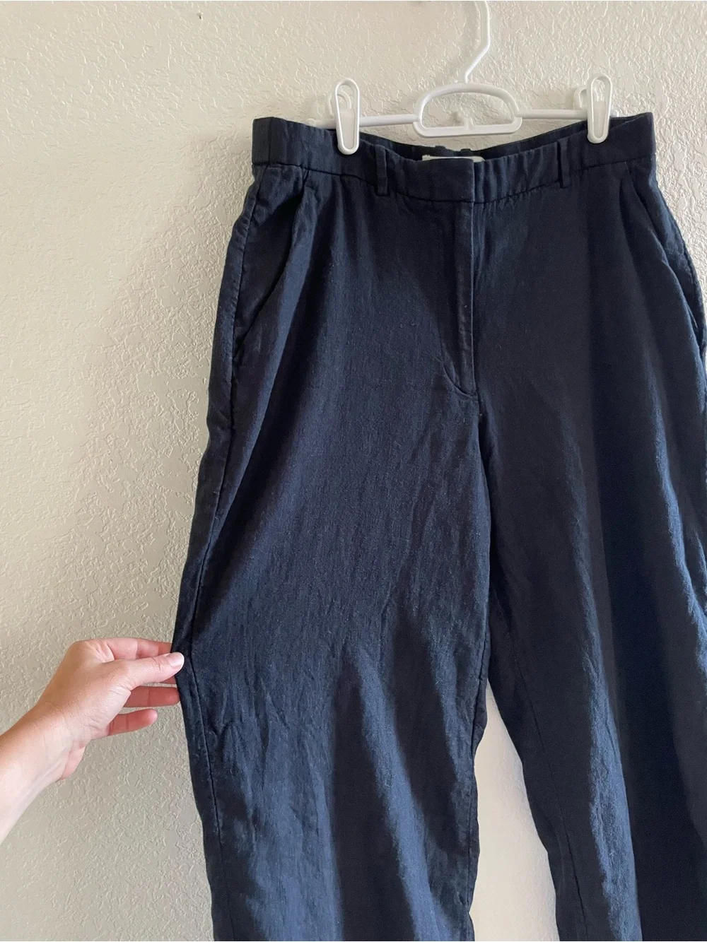 Abercrombie & Fitch Curve Love A&F Tailored Linen-Blend Wide Leg Pant - Picture 4 of 13